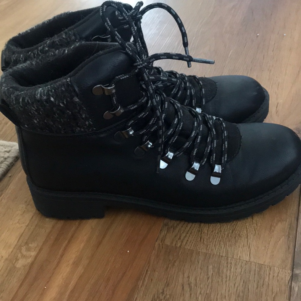 Woman’s Size 9 boots